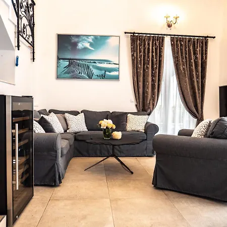 Villa Elegant With Pool *