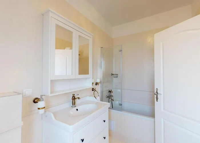 Villa Elegant With Pool