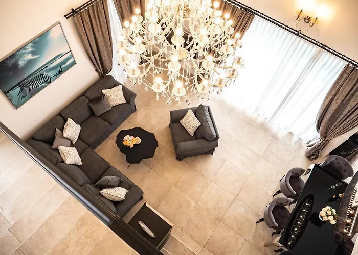 Elegant With Pool Villa *