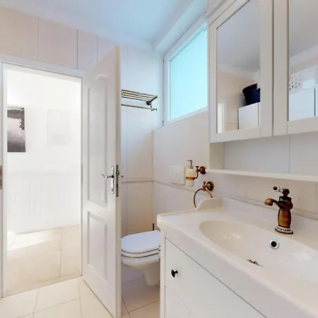 Elegant With Pool וילה חוואר