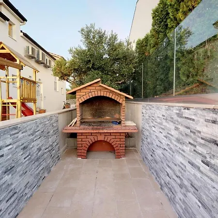 וילה Elegant With Pool חוואר