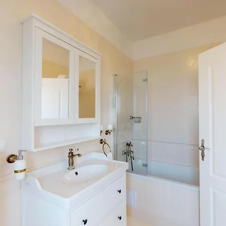 וילה Elegant With Pool