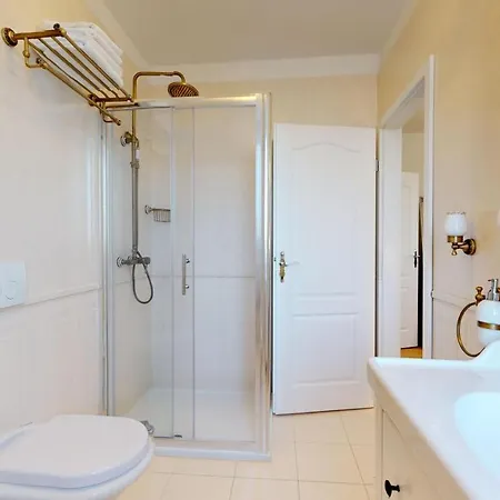 Elegant With Pool וילה חוואר