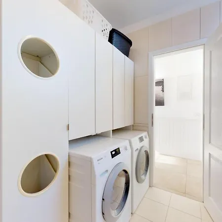 Villa Elegant With Pool