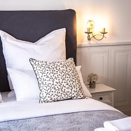 ヴィラ Elegant With Pool