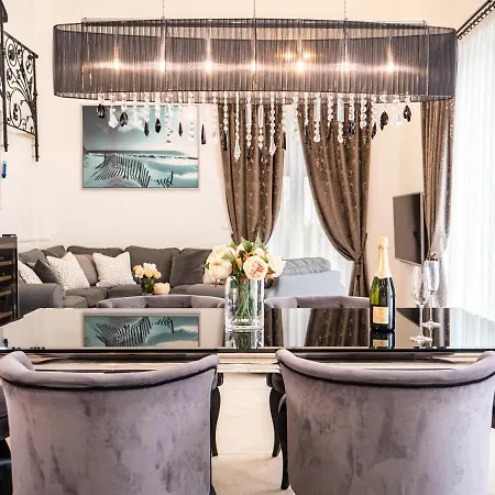 Elegant With Pool חוואר