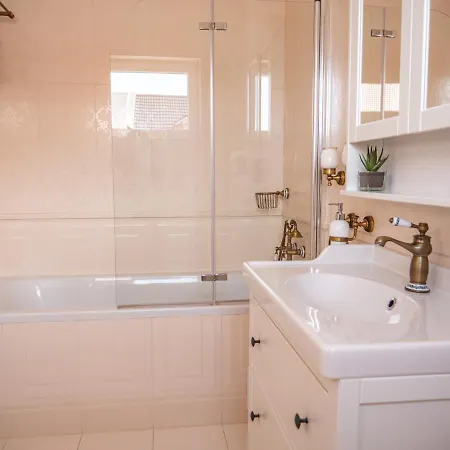 Villa Elegant With Pool