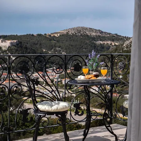 וילה Elegant With Pool