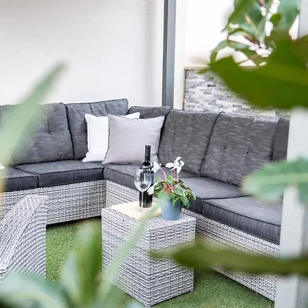 וילה Elegant With Pool *