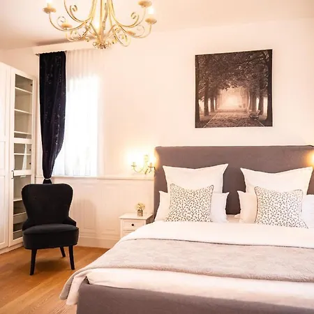 ヴィラ Elegant With Pool