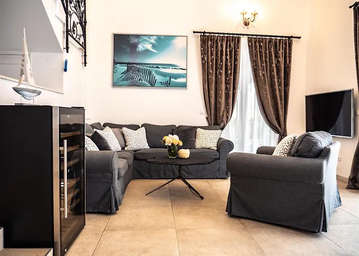 Villa Elegant With Pool *