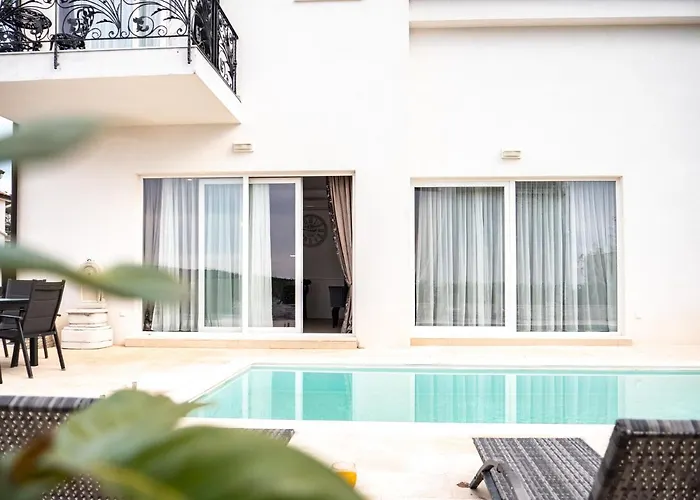 Elegant With Pool Villa