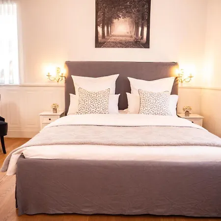 Elegant With Pool 흐바르