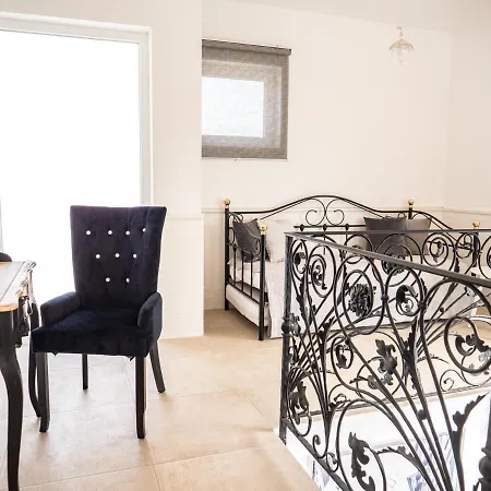 Elegant With Pool 흐바르