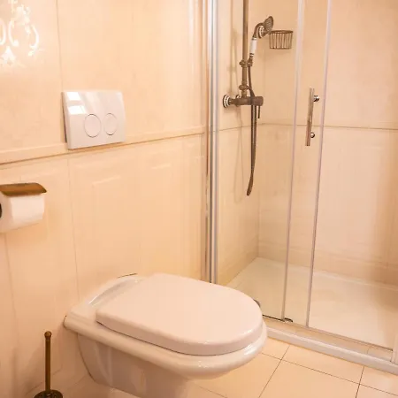 Elegant With Pool 흐바르