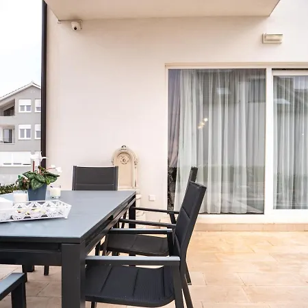 Elegant With Pool 빌라 *