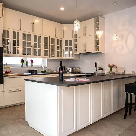 Elegant With Pool * 흐바르