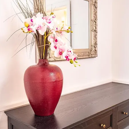 Elegant With Pool 빌라