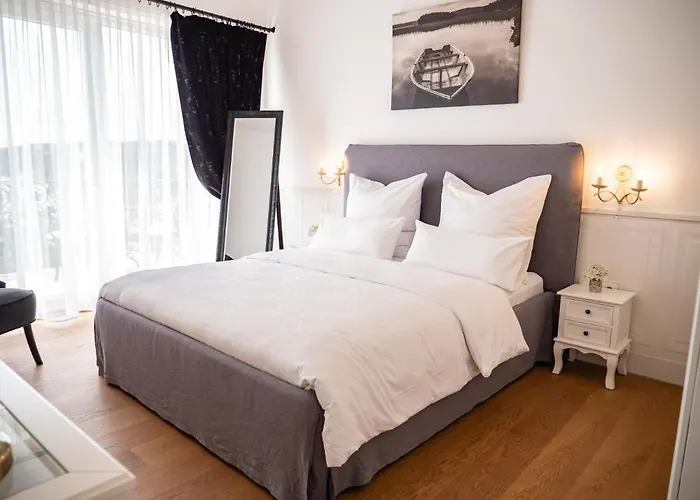 Elegant With Pool Willa *