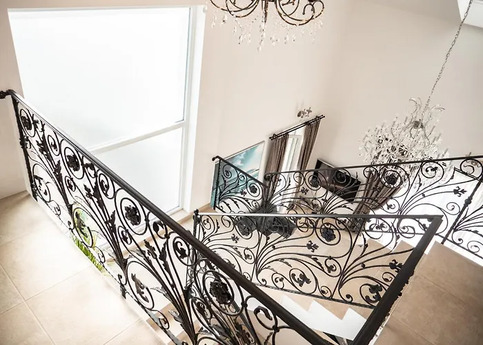 Elegant With Pool Willa