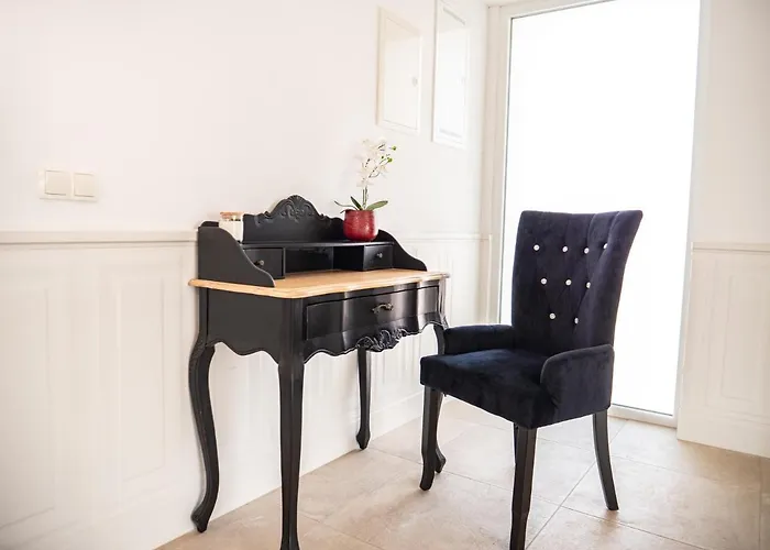 Elegant With Pool Willa