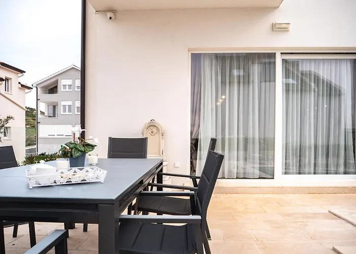 Elegant With Pool Willa *